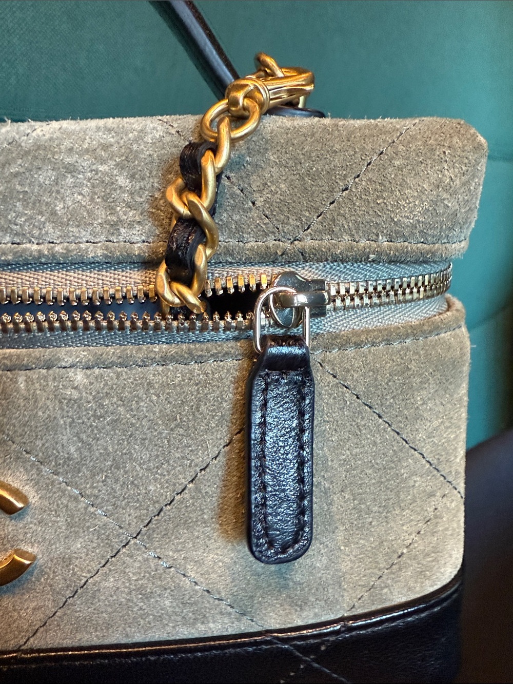 CHANEL Olive Green and Black Quilted Top-Handle Satchel vanity bag - Picture 5 of 8